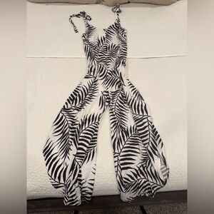 Vince Camuto Monochrome Leaf Pattern Jumpsuit